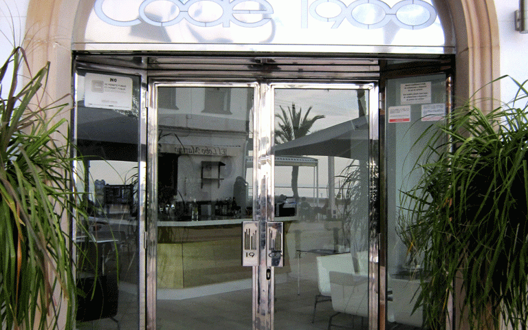 caja de luz en aluminio y metracrilato con iluminación interior en Murcia - Rótulos Art Design