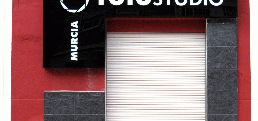 rotulo fachada en metacrilato con vinilo en Murcia - Rótulos Art Design