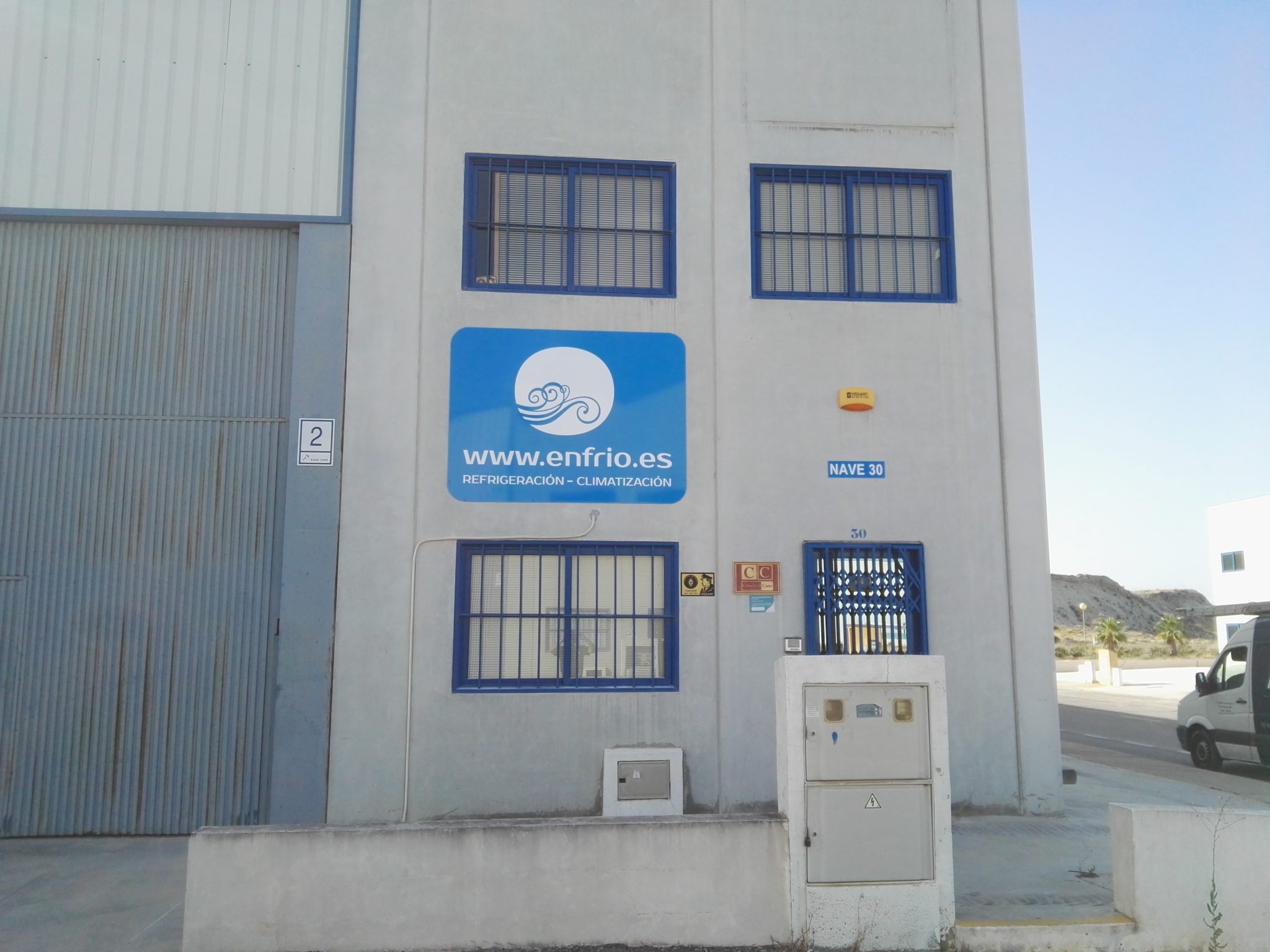 composite con rotulación en vinilo de fundición en Murcia