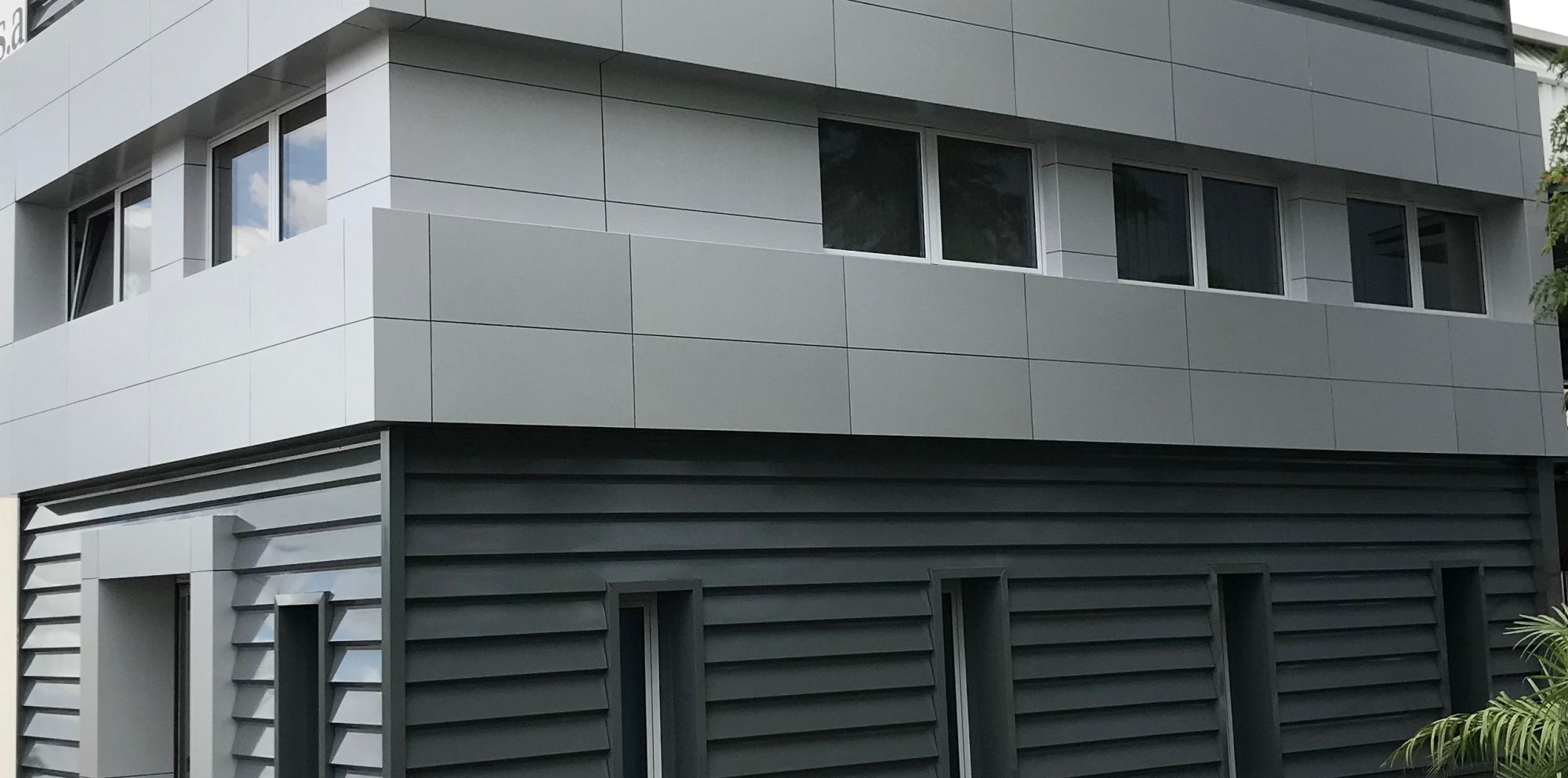 rehabilitación de fachadas panel sandwich composite Rótulos Art Design