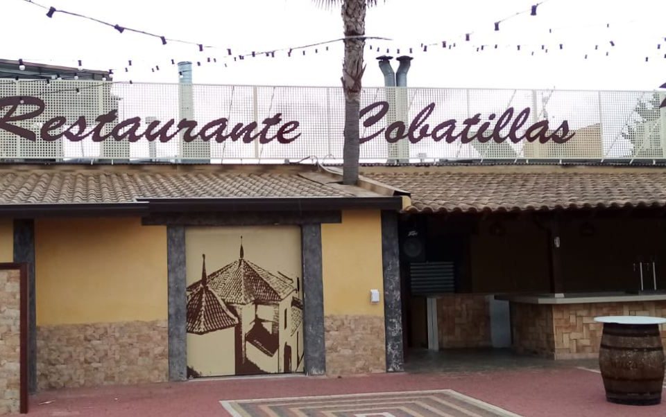 Rótulo corporativo en PVC - Restaurante COBATILLAS
